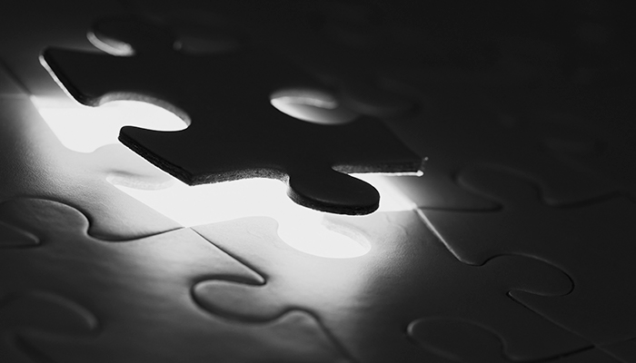 Pieza de puzzle encajando